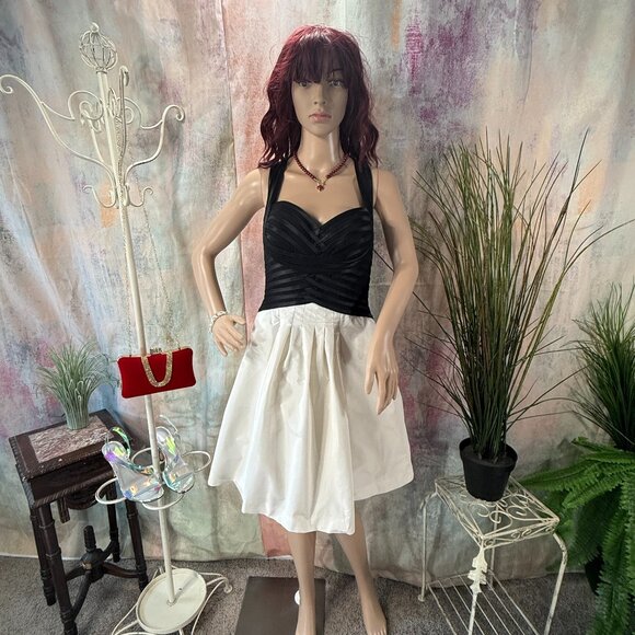 📌BCBGMaxAzria Contrasting Black & White Mini Cocktail - Party Dress - Picture 1 of 16